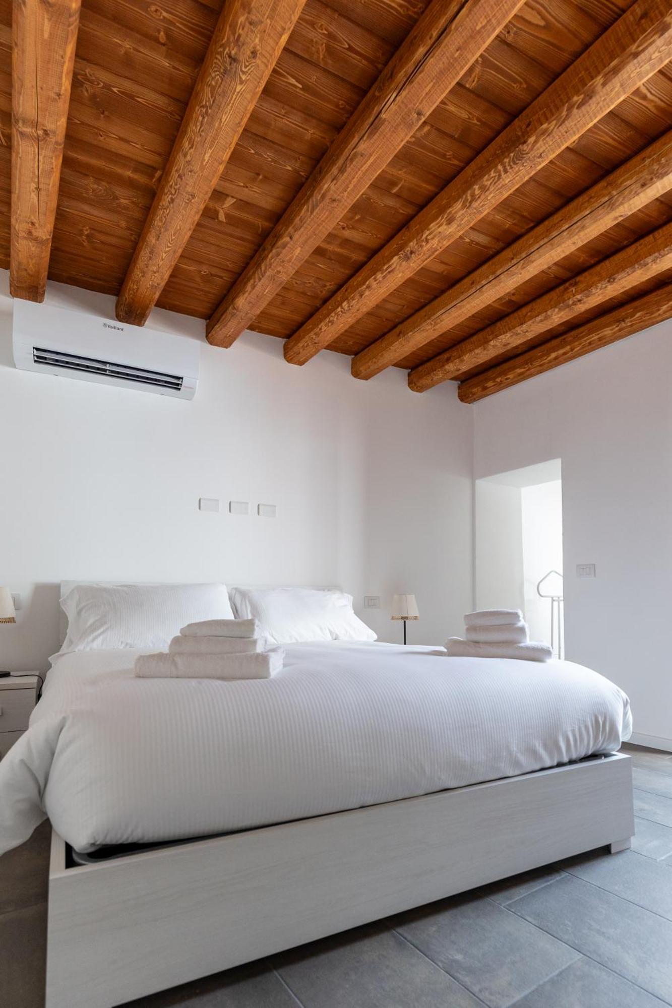 Piazza Del Lago Suites Menaggio Luaran gambar